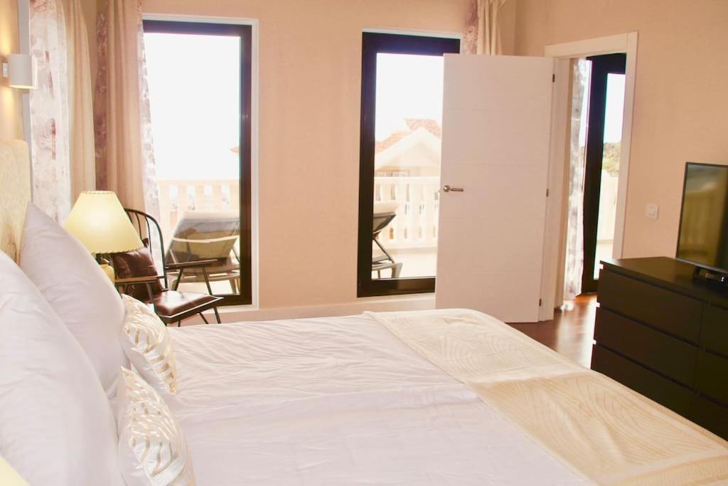 Villa Vista Bella Costa Adeje In Ruhiger Villengegend Mit Meerblick ภายนอก รูปภาพ