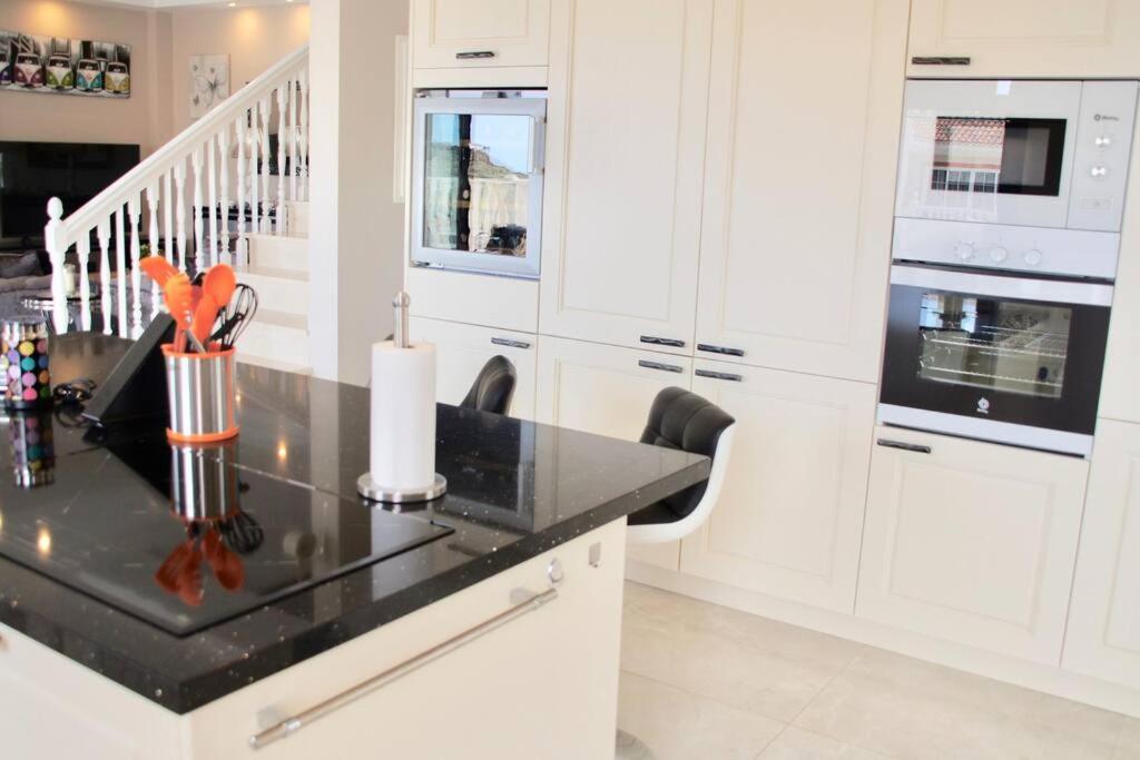 Villa Vista Bella Costa Adeje In Ruhiger Villengegend Mit Meerblick ภายนอก รูปภาพ